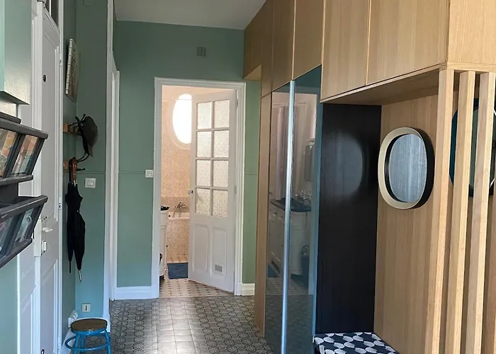 Sentez-vous Comme A La Maison Pres Du Palais