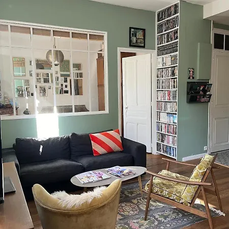 Sentez-vous Comme A La Maison Pres Du Palais