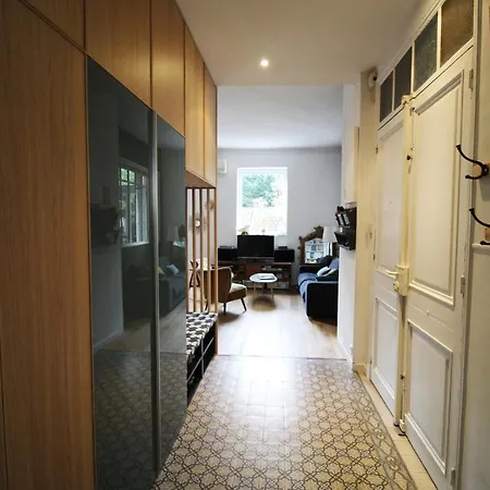 Sentez-vous Comme à La Maison Près Du Palais *