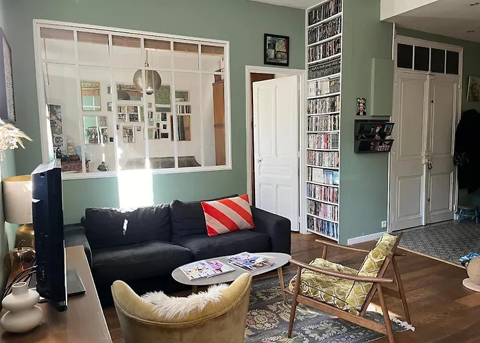 Sentez-vous Comme A La Maison Pres Du Palais