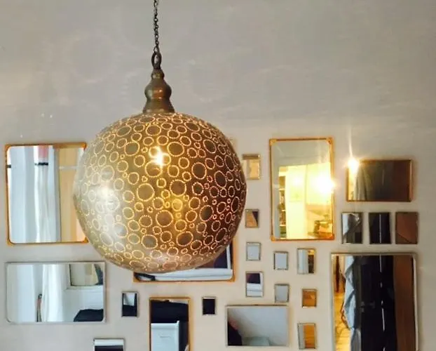 Sentez-vous Comme A La Maison Pres Du Palais *